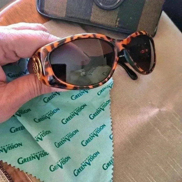 Sunglasses FENDI - Picture 4 of 15